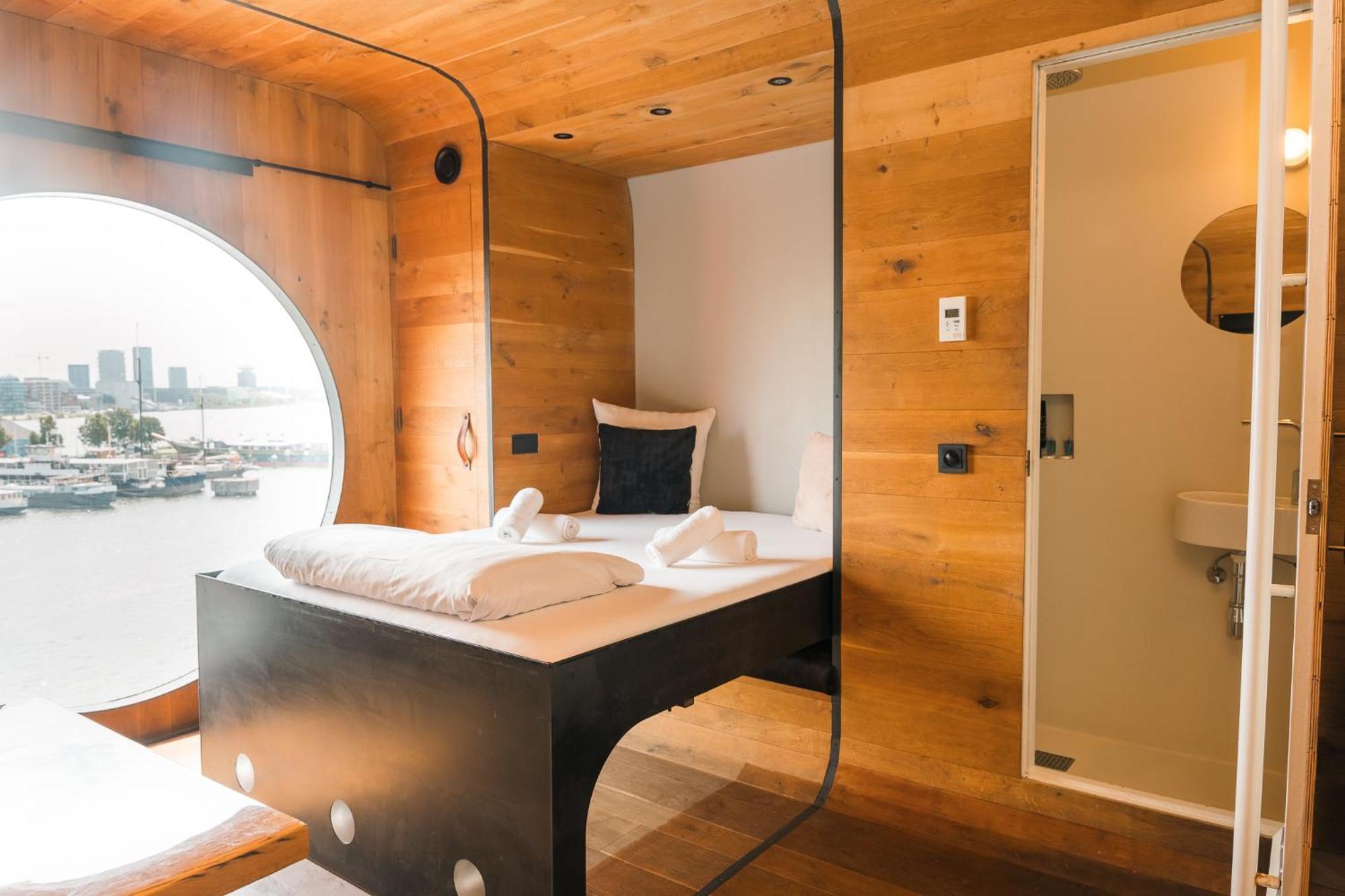 Hotel Botel 3*